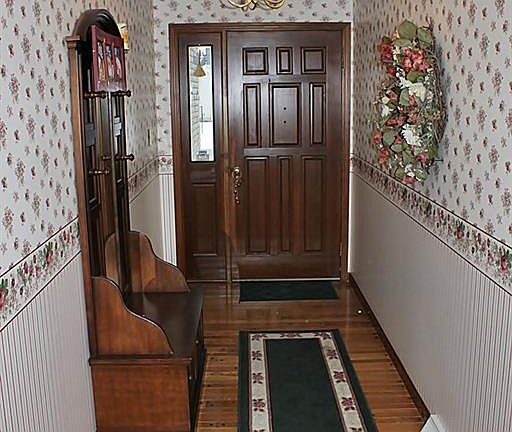 5th image of 27 W Royal Hill Dr