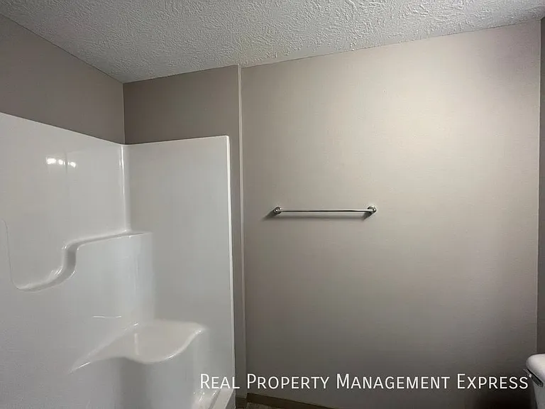 2114 S Ronsiek Ave — Photo 10