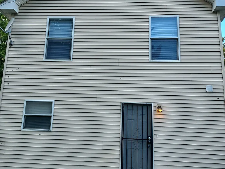 10724 Hathaway Ave — Photo 3