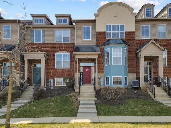 213 Station Park Cir, Grayslake, IL 60030