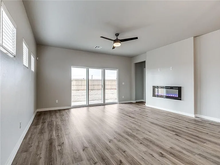 8104 NW 151st Cir — Photo 6