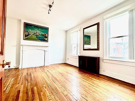 2nd image of 20-23 41st St #2F