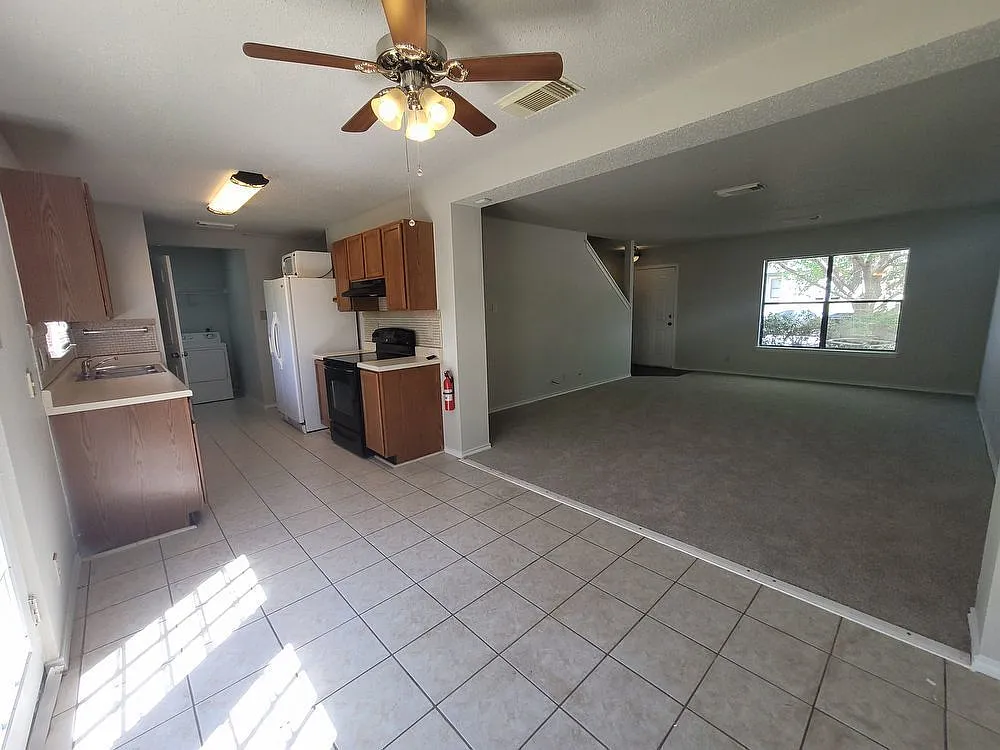 3 bed, 2.5 bath, 1501 sqft, $1,495 — Photo 4
