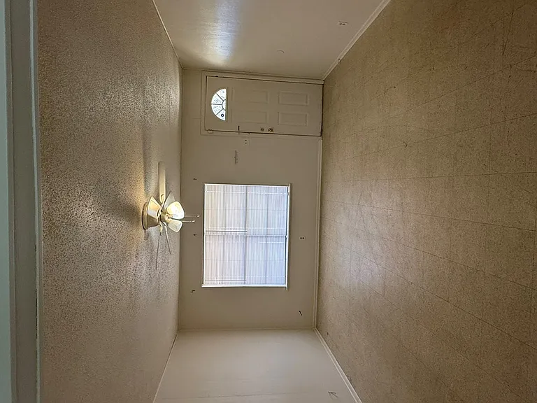 889 Tampico Cir — Photo 4