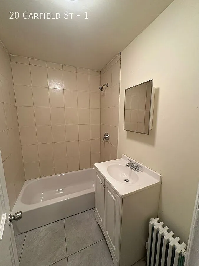 4 bed, $2,900 — Photo 2