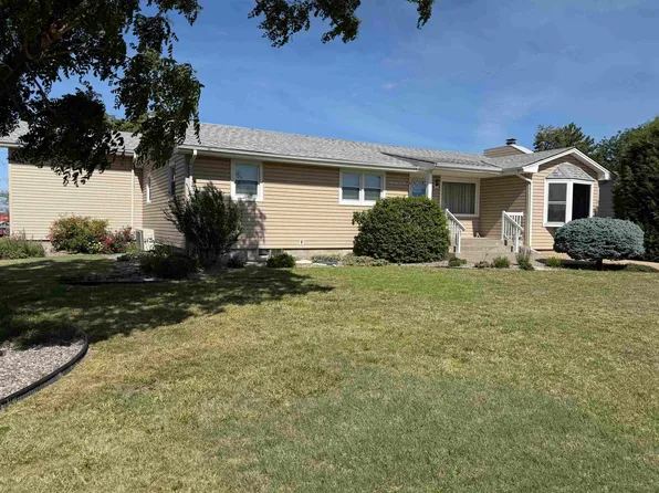 1901 Whittier Rd, Hays, KS 67601