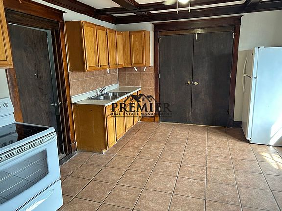 4th image of 1124 S Ash Ave APT A