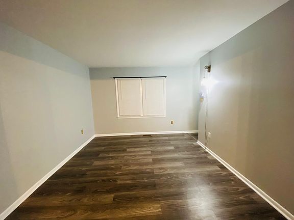5th image of 2949 Lexington Ct