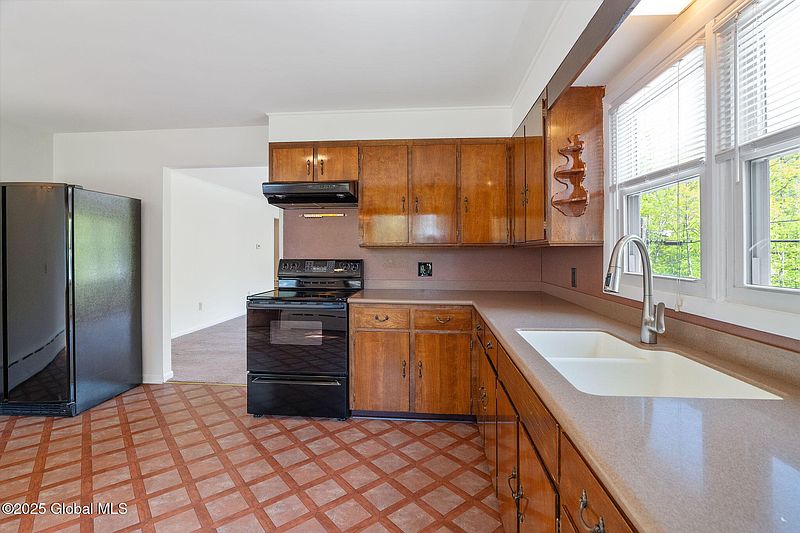 5th image of 29 Wolf Hill Road