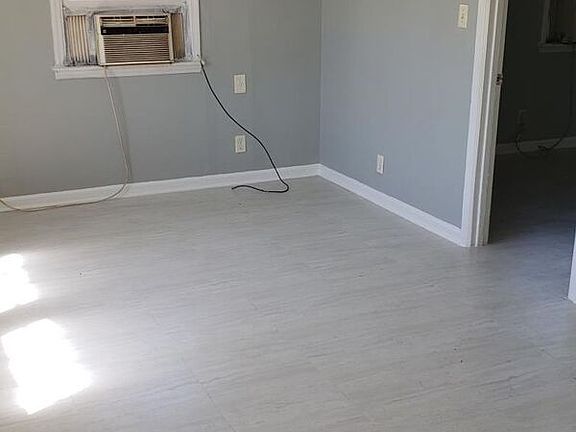 4th image of 3104 Azalea Dr #A