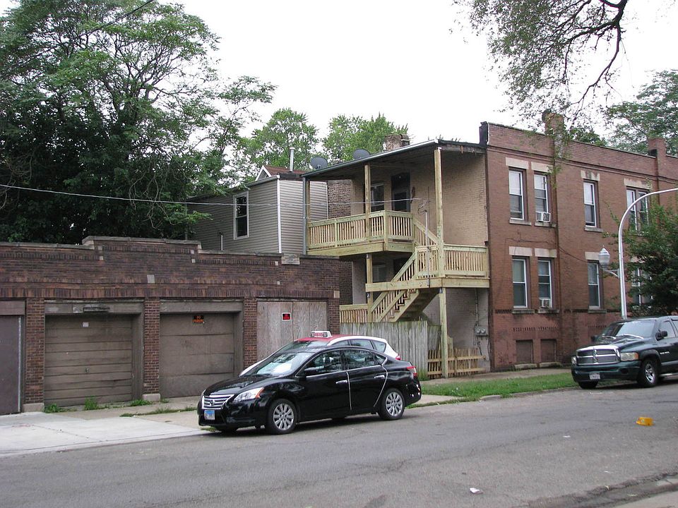 2nd image of 1059 N Ridgeway Ave