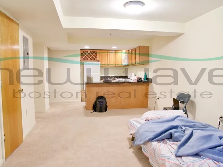 55 Queensberry St #A — Photo 2