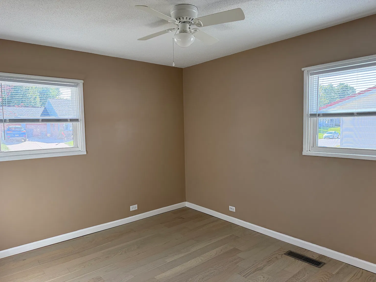 3 bed, 1000 sqft, $1,400 — Photo 3
