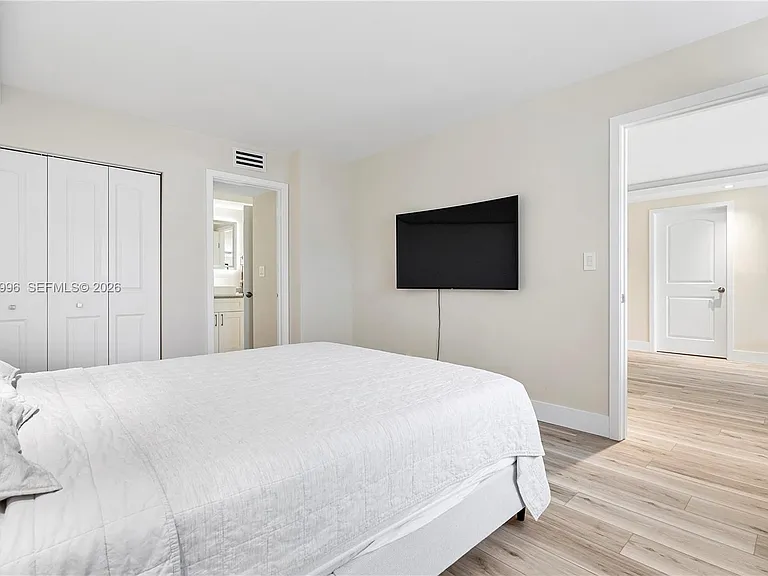 230 Lakeview Dr #106 — Photo 25
