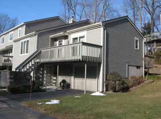 194 Waters Edge Dr, Southington, CT 06489