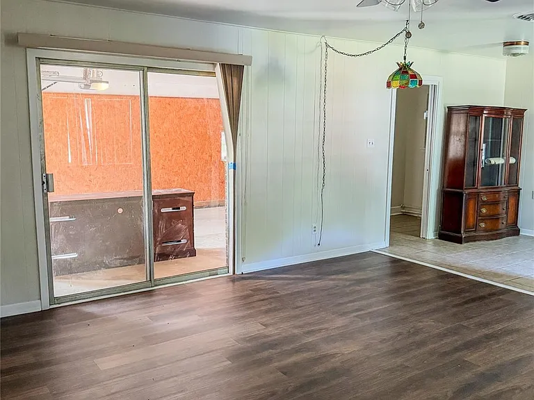 109 Lakeway Dr — Photo 5