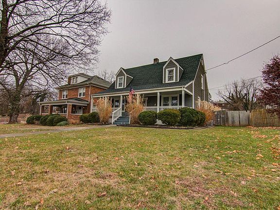 Large Front Yard!