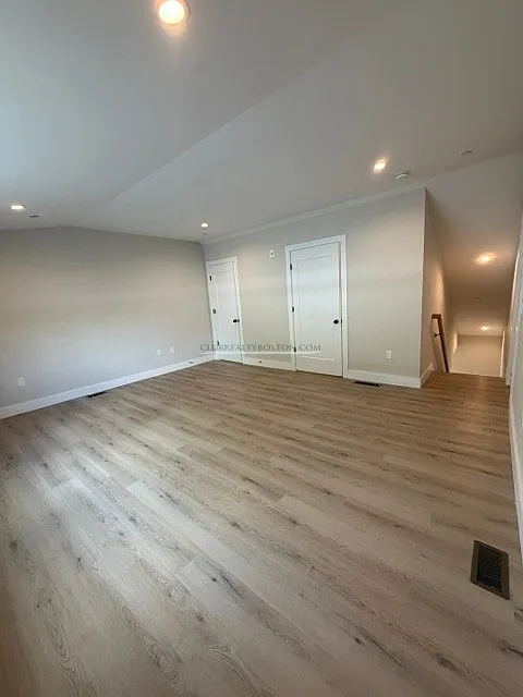1 bed, 1.0 bath, $2,491 — Photo 3