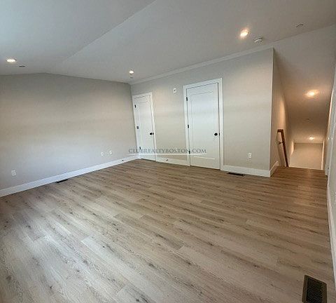 3rd image of 186 Bedford St #1