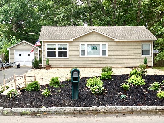 2nd image of 4175 Peconic Bay Blvd