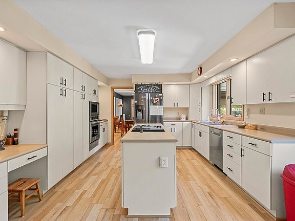 3rd image of 2215 Raintree Ct