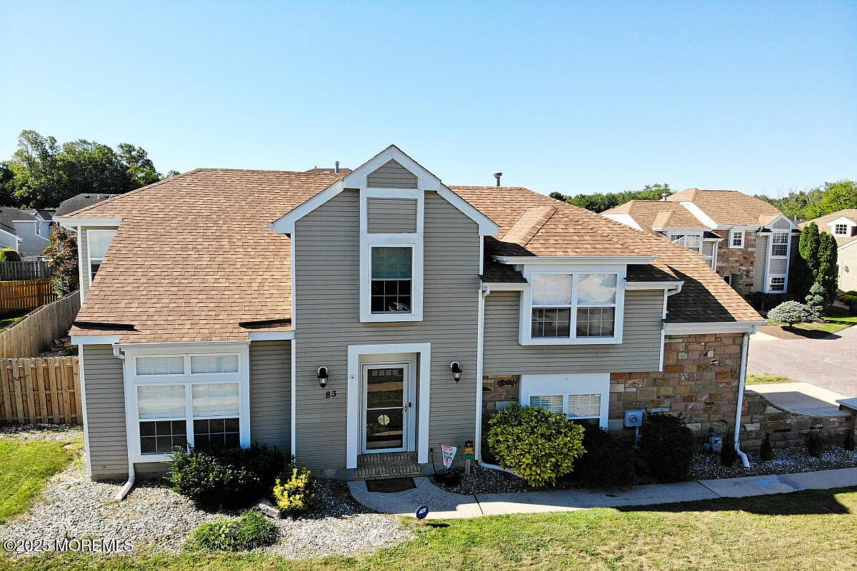 83 Kentucky Way photo 1