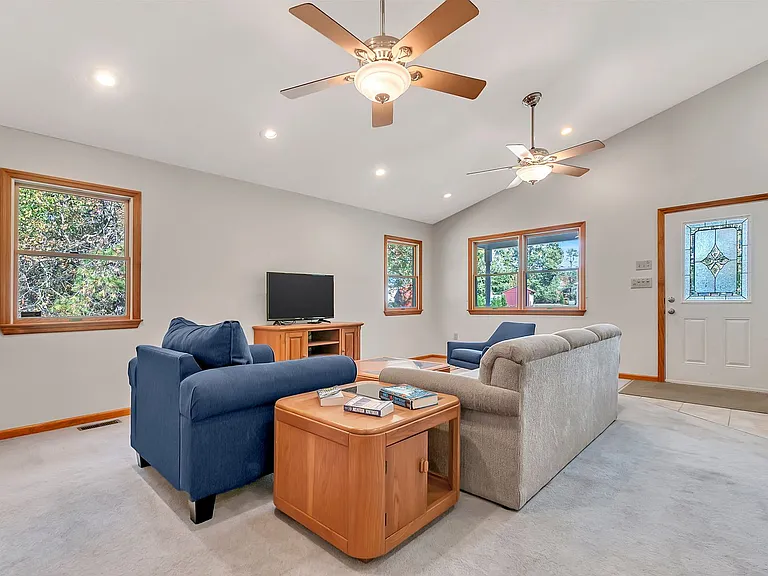 756 Lakehurst Rd — Photo 4