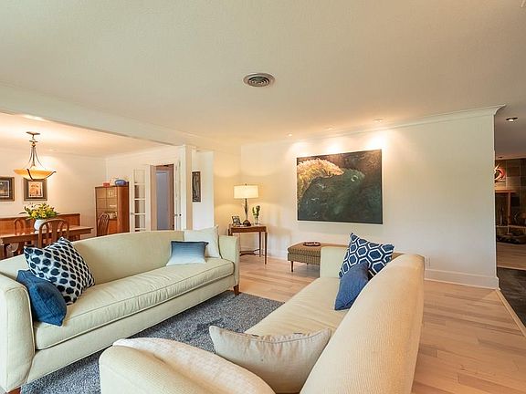 3rd image of 3309 Saint Cloud Cir