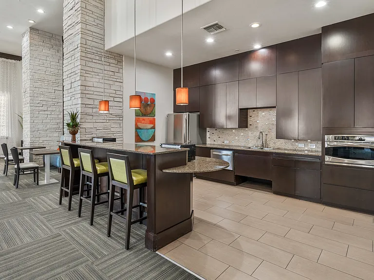Residences at FortyTwo25 Apartments — Photo 14