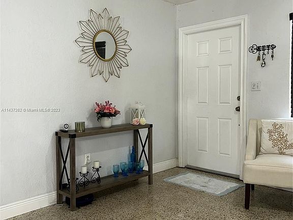 4th image of 20635 Leeward Ln