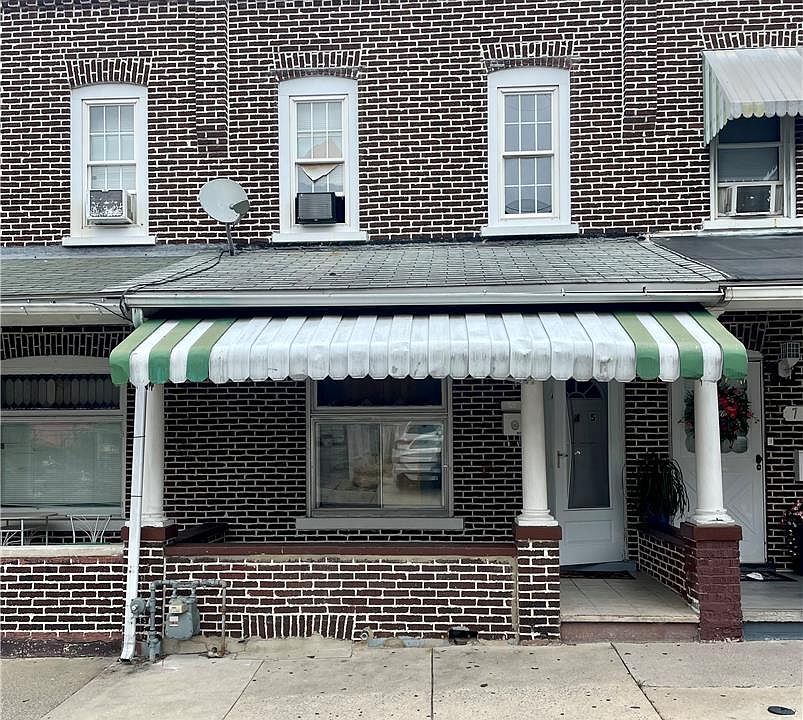 1st image of 745 S Delaware St