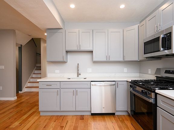 4th image of 132 Ellington St