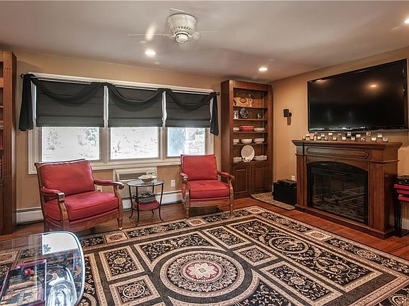 5th image of 5 Milford Ln APT 7004