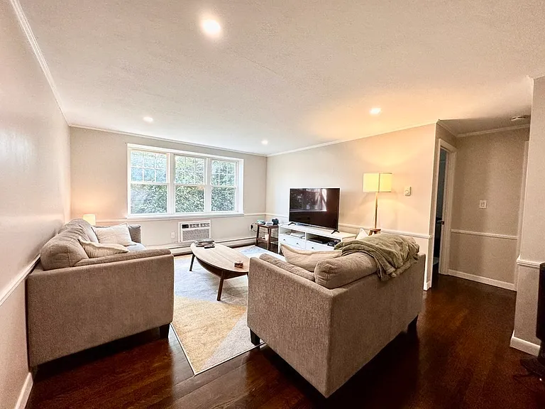 520 Talbot Ave #8 — Photo 5