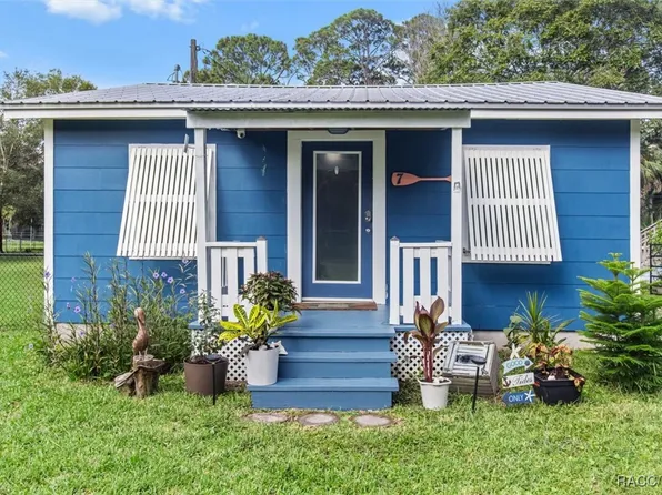 7 65th St, Yankeetown, FL 34498