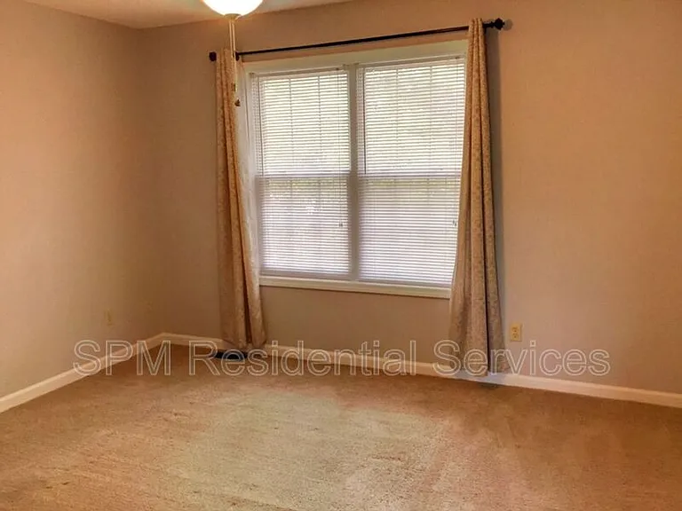 5116 Lampost Cir — Photo 11