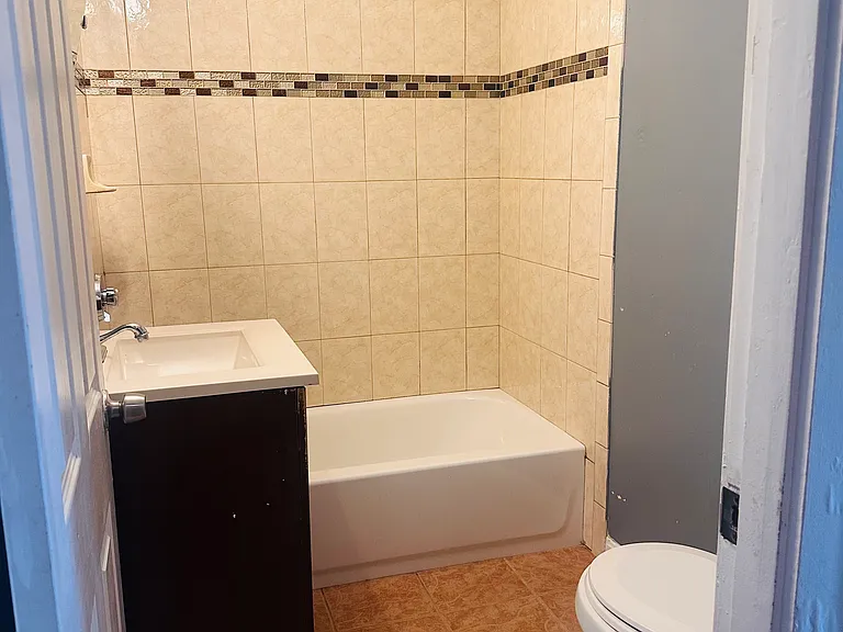 733 Pleasant St #1 — Photo 4