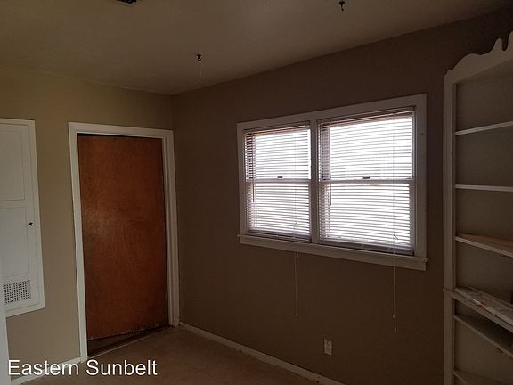 4th image of 621 S Avenue D