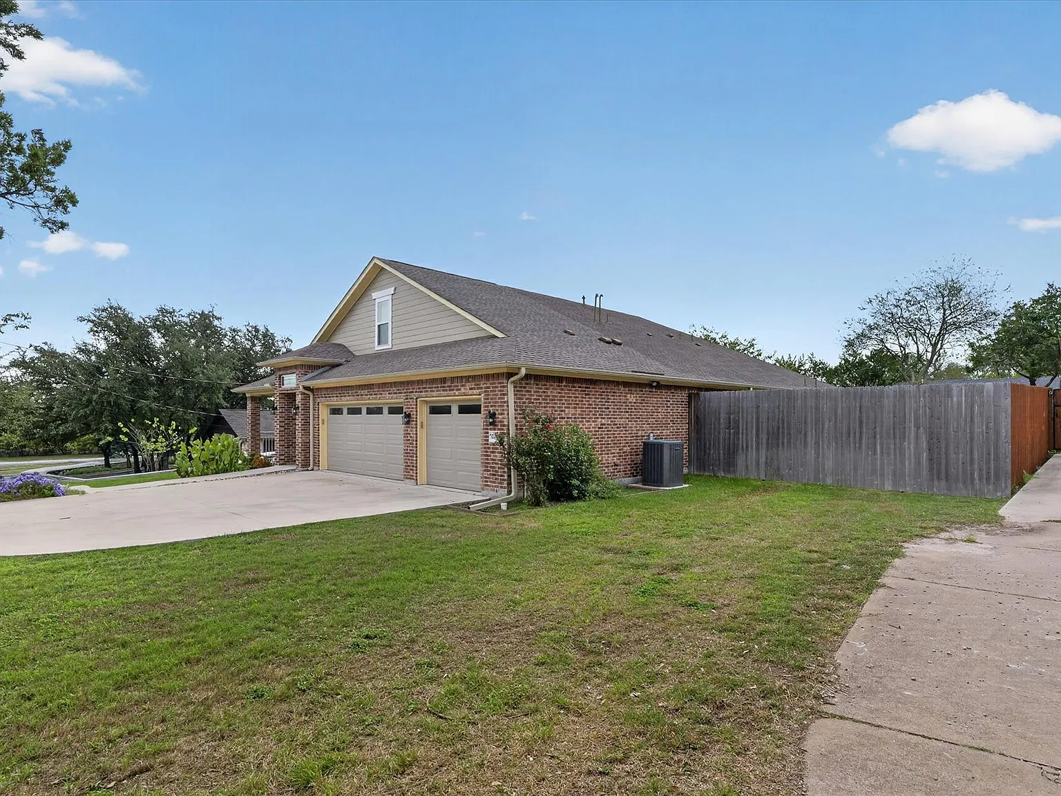 5 bed, 3.0 bath, 2783 sqft, $3,100 — Photo 1