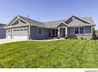 1405 Lake Pointe Ct, Springfield, IL 62712