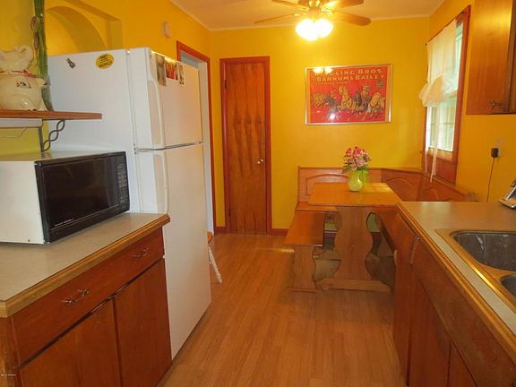 3rd image of 9 Bullard Ave