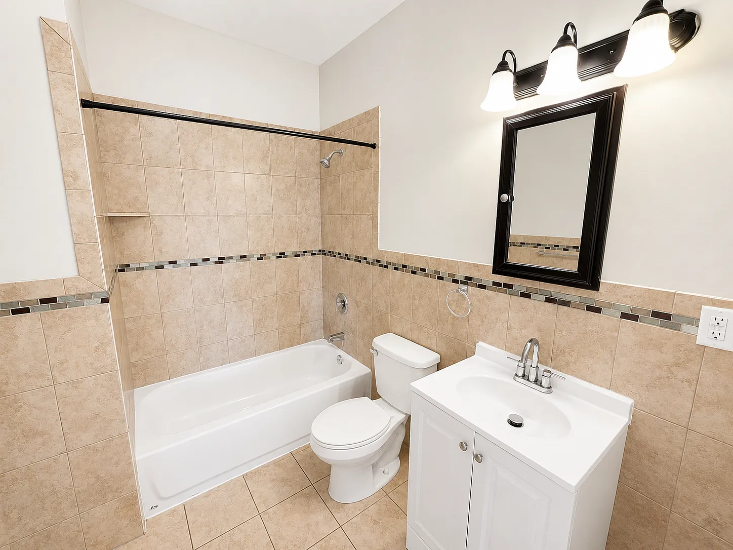 3 bed, 1200 sqft, $2,095 — Photo 4
