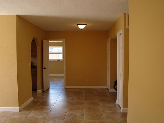 5th image of 309 SE 10th Ave APT 3