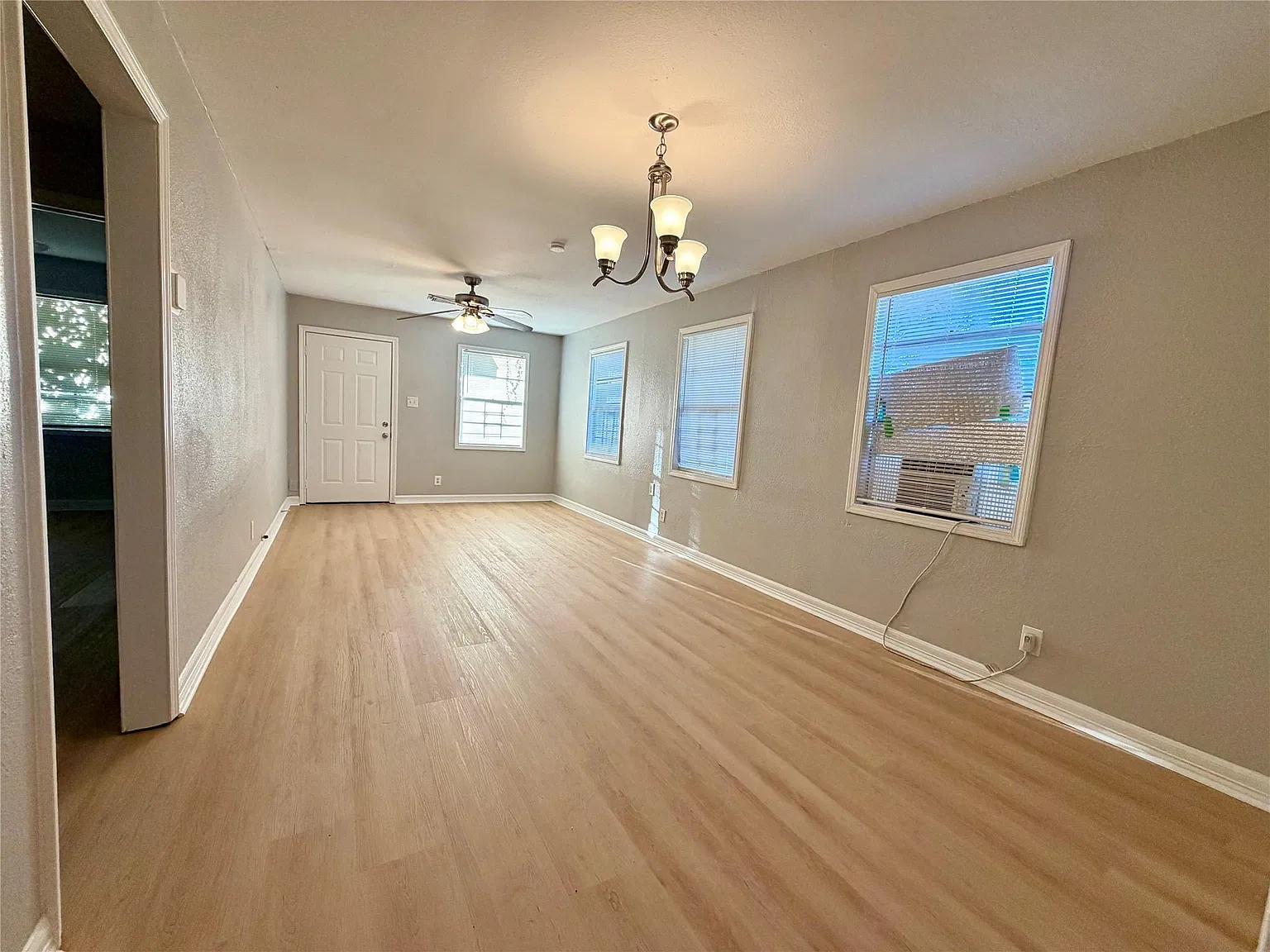 2 bed, 1.0 bath, 864 sqft, $1,399 — Photo 4