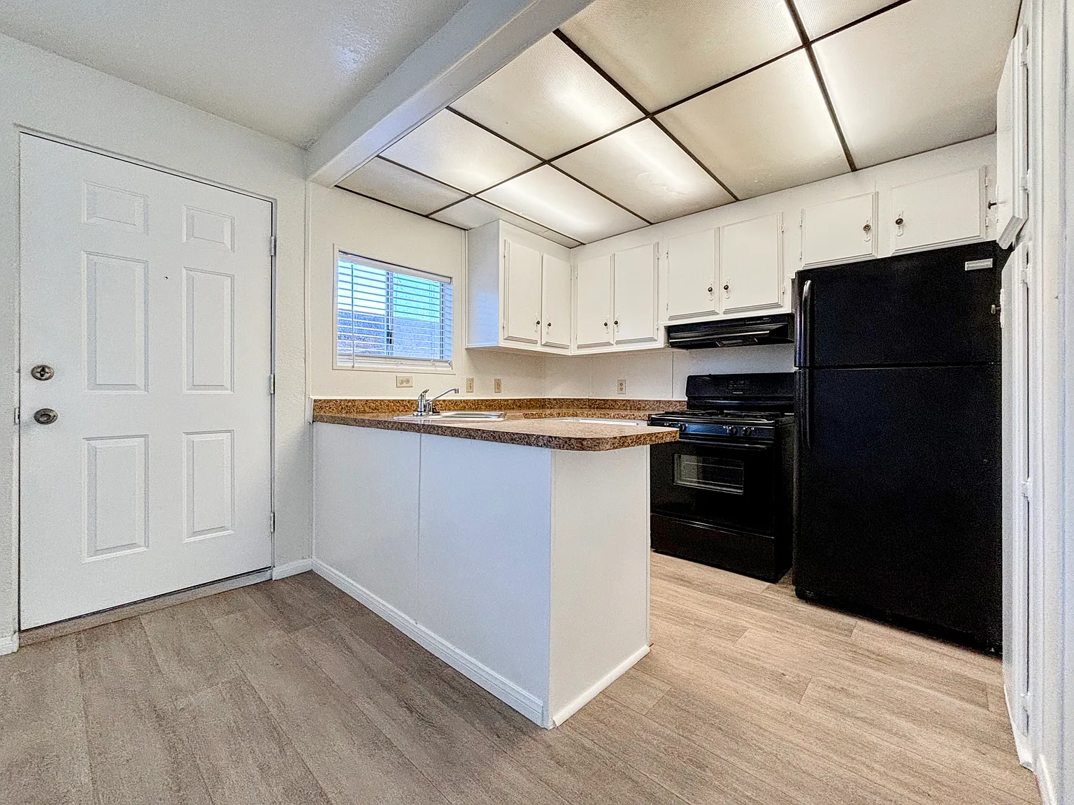 2 bed, 1.5 bath, 1040 sqft, $1,825 — Photo 3