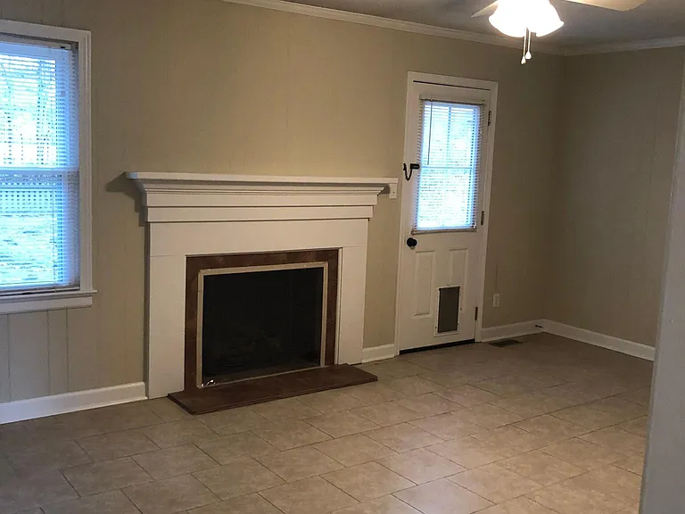 1505 Hopkins Dr — Photo 8