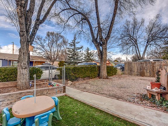 3rd image of 909 Audrey Ln