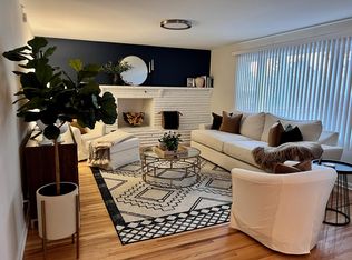 2 Smallwood Dr, Pittsford, NY 14534