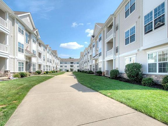 2nd image of 113 Lionheart Ln #113