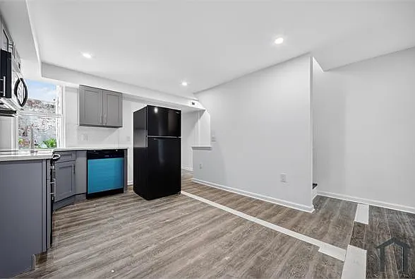 4 bed, 1200 sqft, $2,195 — Photo 2